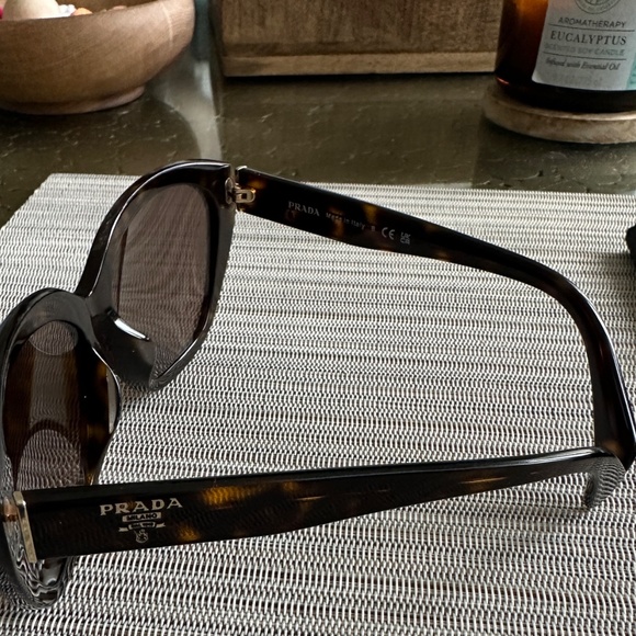 Prada sunglasses - Picture 7 of 11